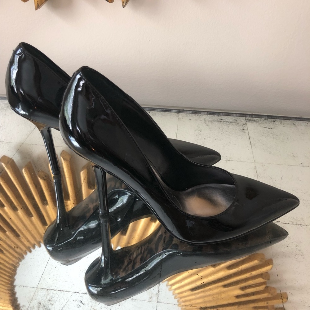 Gently worn Guess black patent heels
